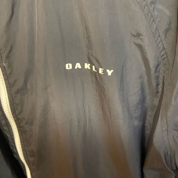 OAKLEY Nylon Jacket. Fits More Like a 1X-2X. Tag says 3x but runs  small - Picture 3 of 4